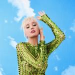 artist image Клава Кока Ты дышишь, а вода льет с небес.  Стеной...  Я слышу - ты находишься здесь, со мной.  Полумрак-полусон, по стеклу босиком.  Есть ли ты, или нет, тебя я уже не знаю.  Только ливень косой стеной.   Если нет никого, то придумай его.  Обними пустоту и поверь, Не отпускай - Single